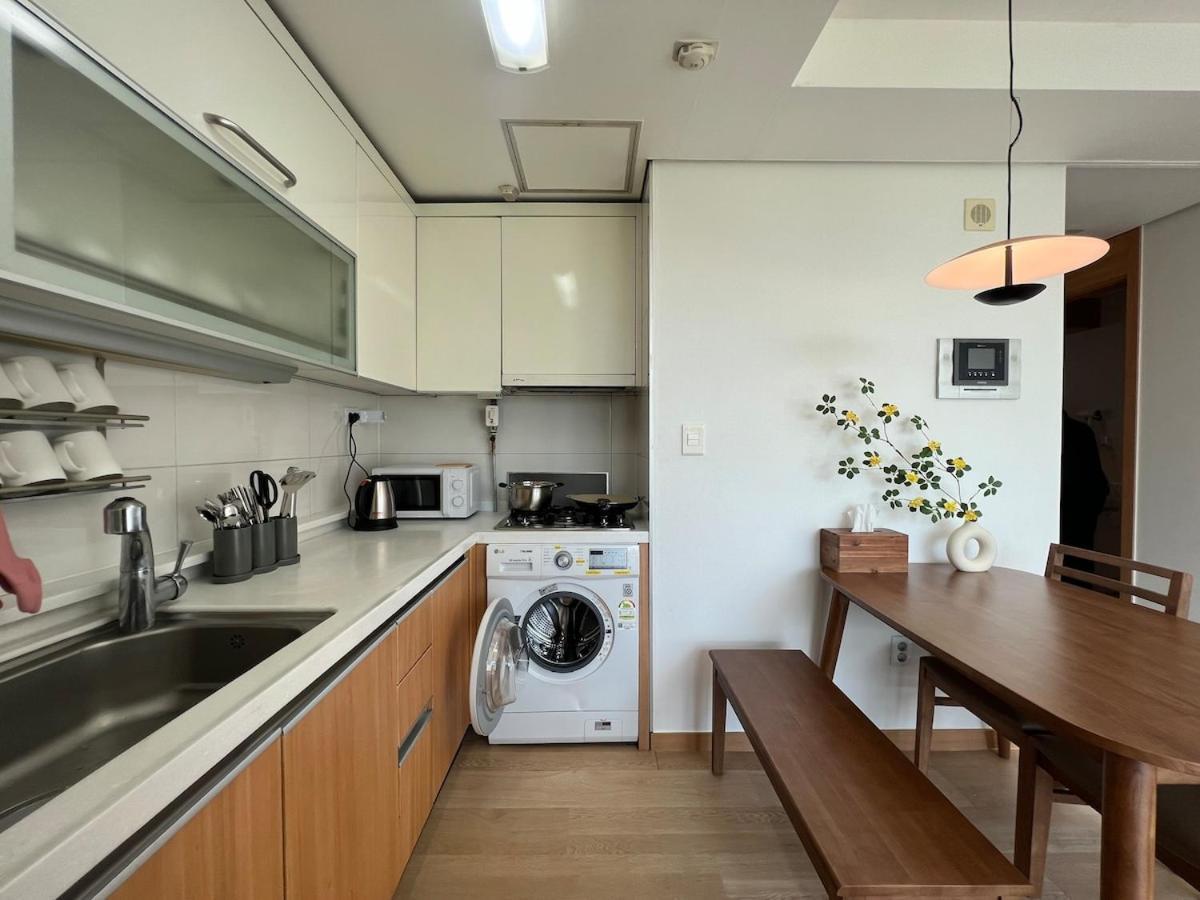 Quiet & Comfy Home, Close To Everything Apartment *