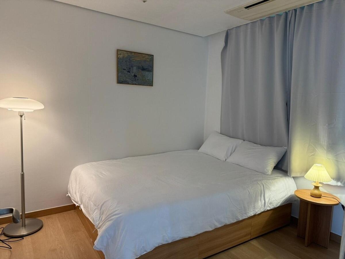 Quiet & Comfy Home, Close To Everything Apartment *