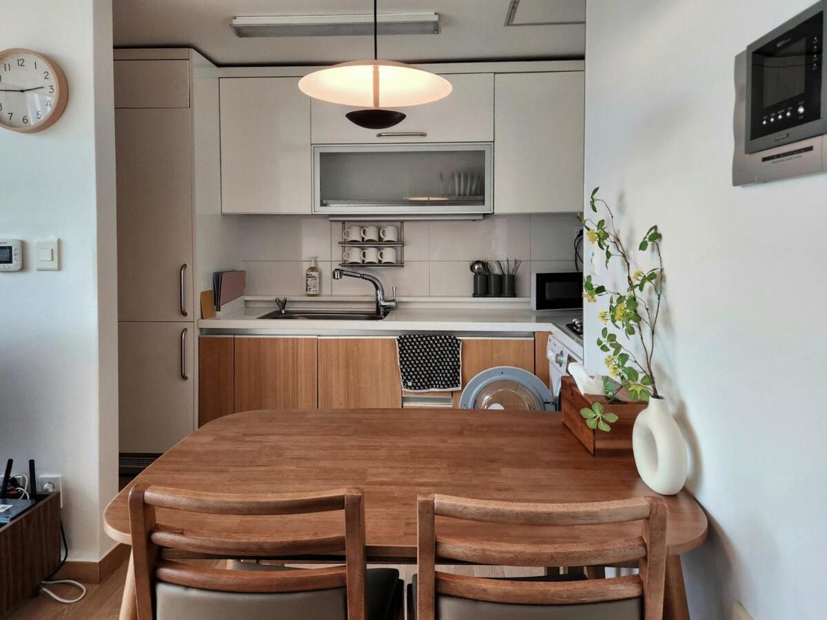 Quiet & Comfy Home, Close To Everything Apartment Seoul